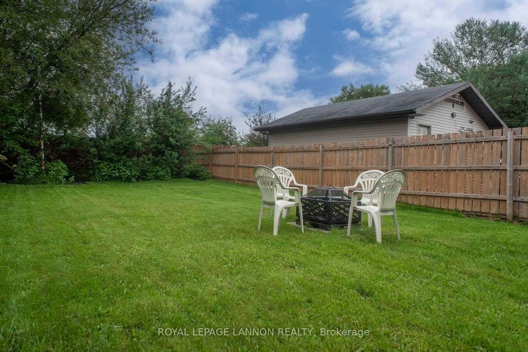 252 ANGUS Street photo 29