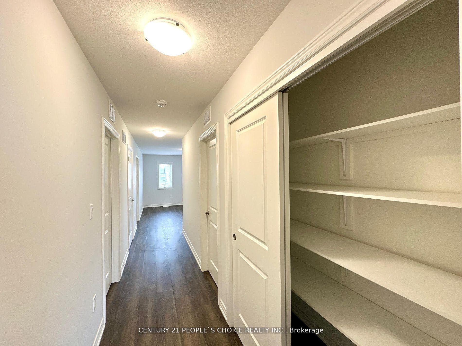 34 Swan Avenue photo 25