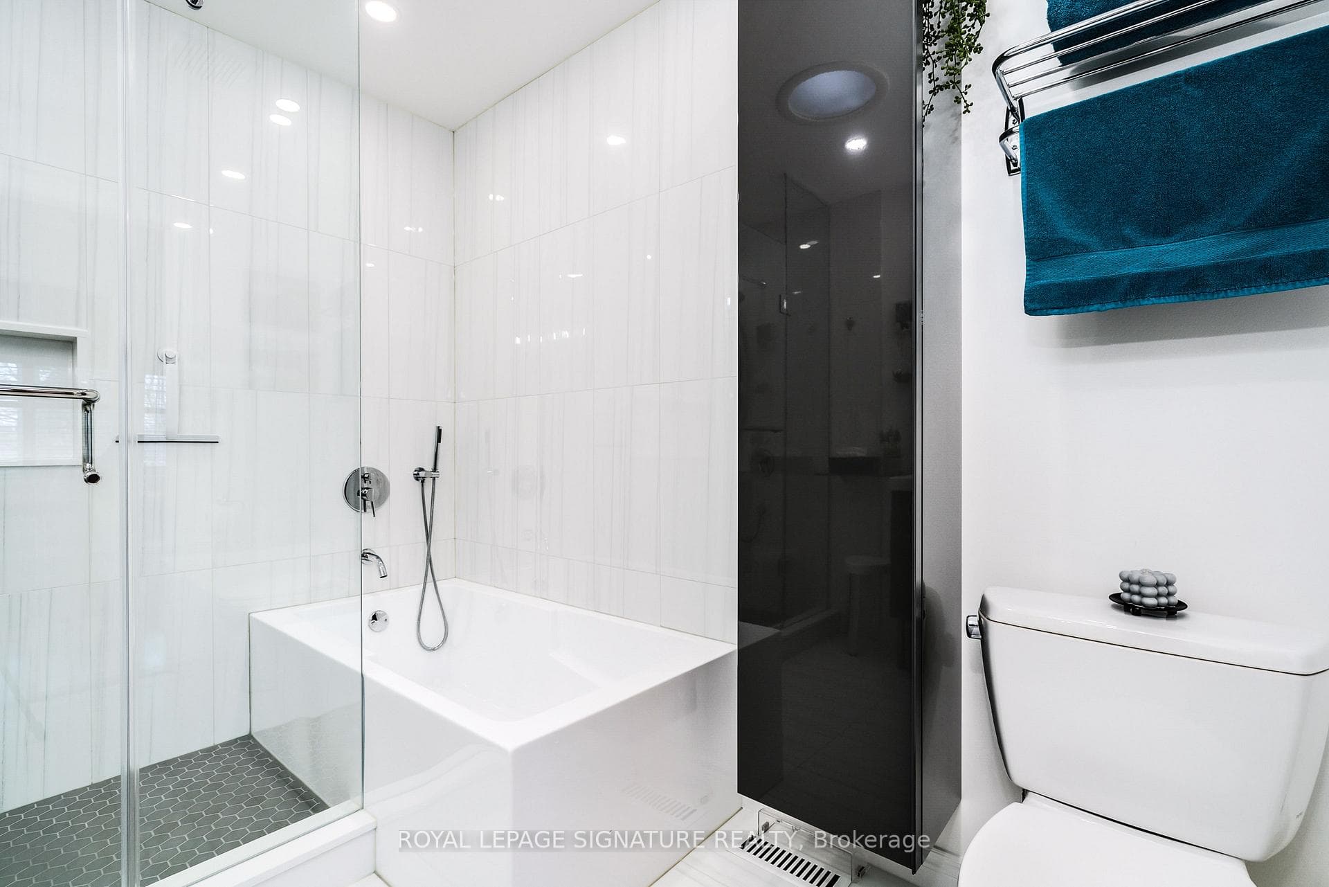41 Sloane Avenue photo 20