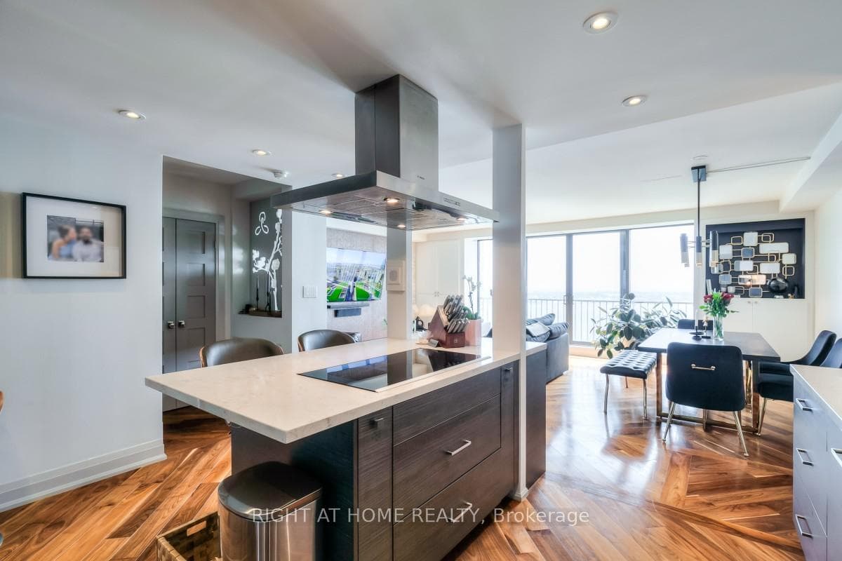 33 Harbour Square Unit 3020 photo 10
