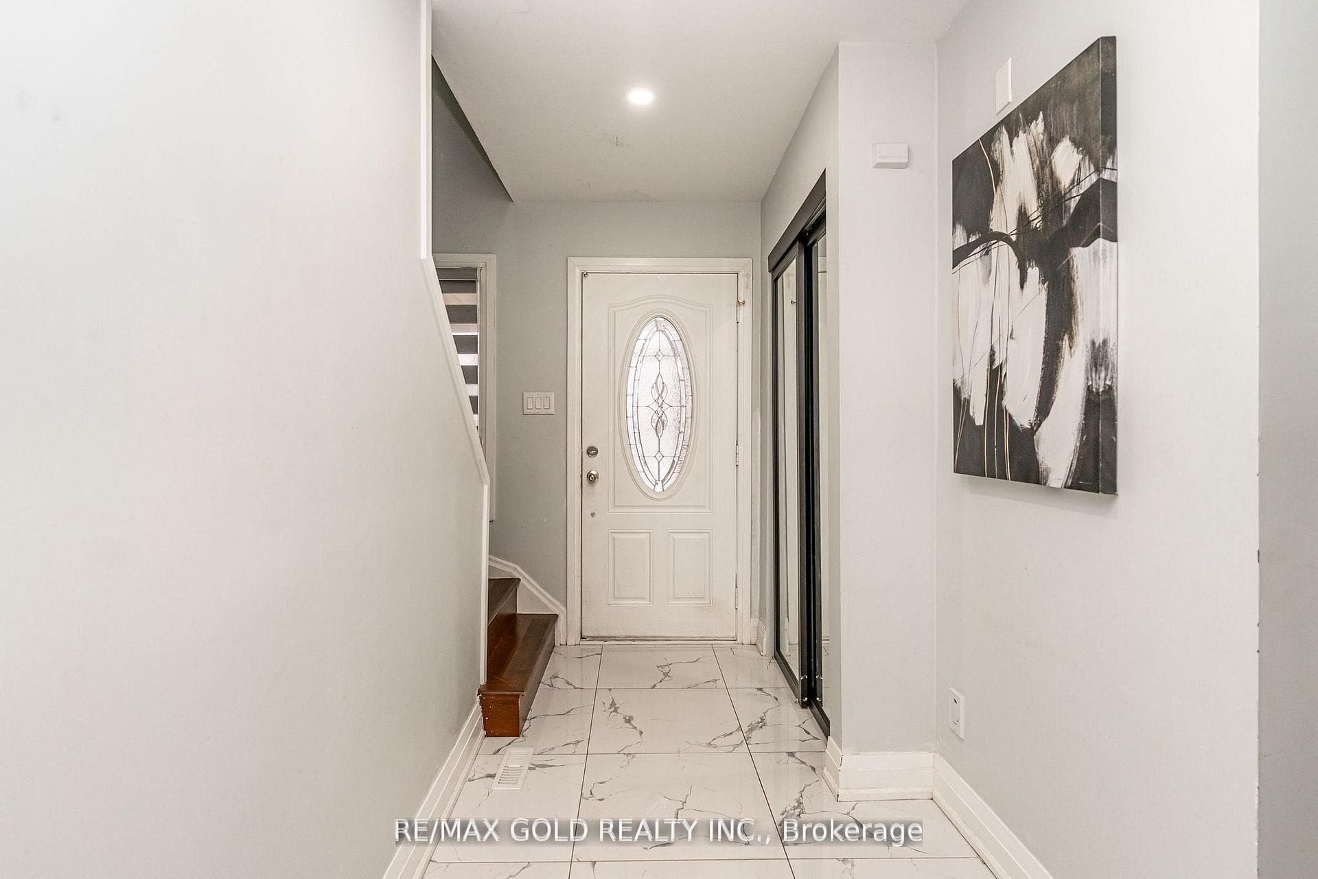 13 Martindale Crescent photo 6