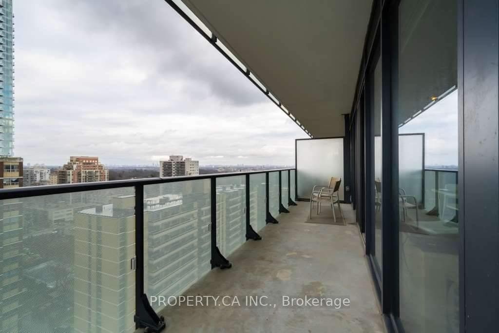 185 Roehampton Avenue Unit 1303 photo 9