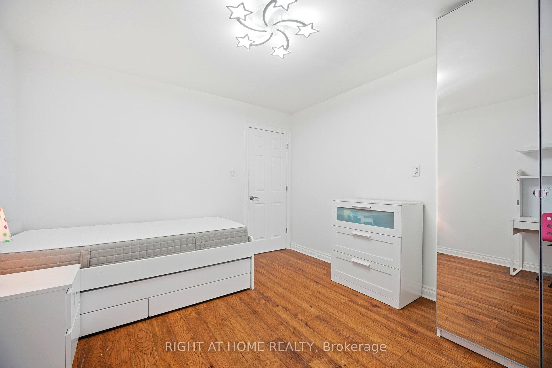 423 Melores Drive photo 25