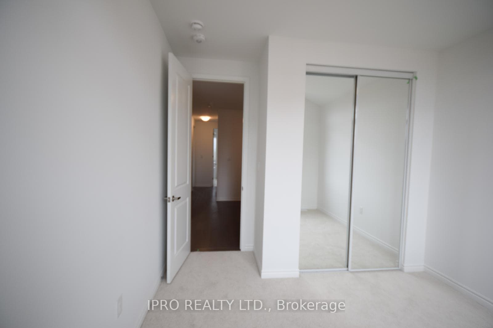 1514 Moira Crescent photo 14