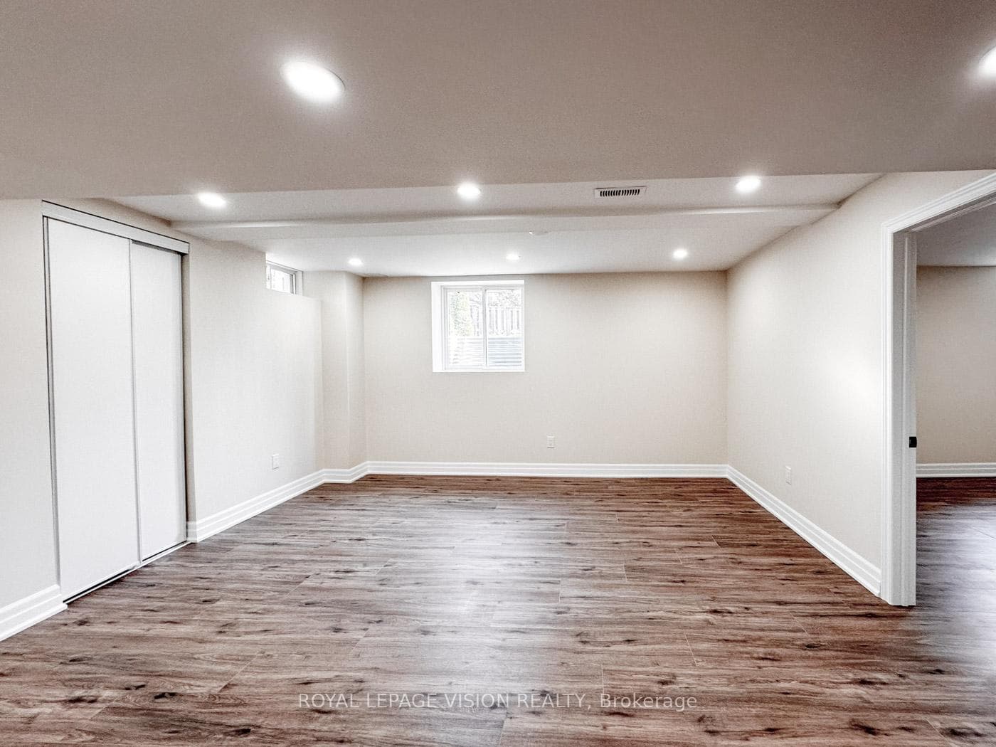 15 Clapperton Drive photo 2