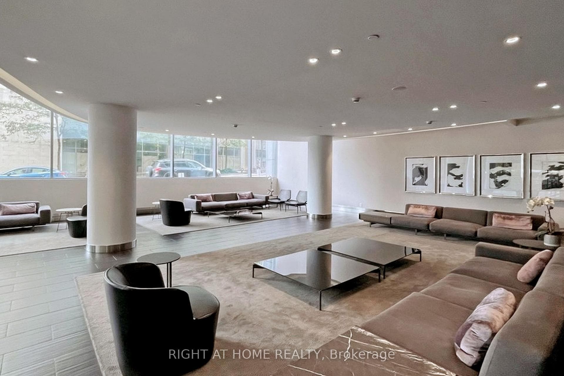 1815 Yonge Street Unit 2207 photo 10