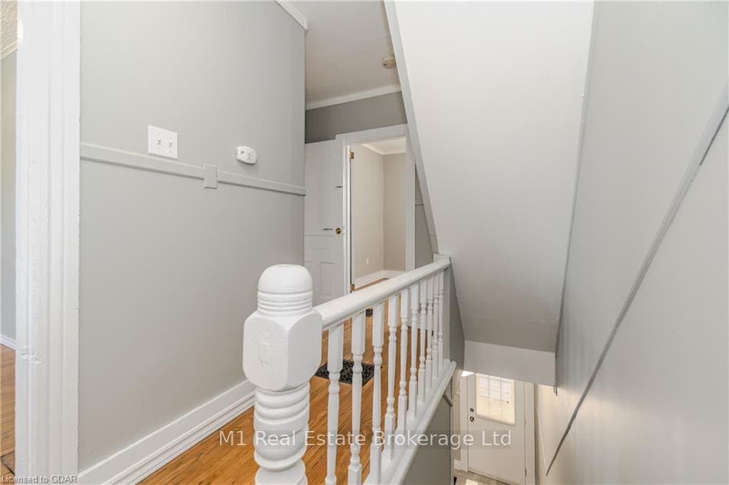 194 YORK Road photo 20