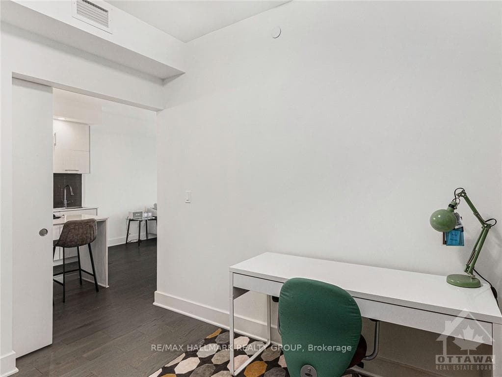 255 BAY Street Unit 1410 photo 11