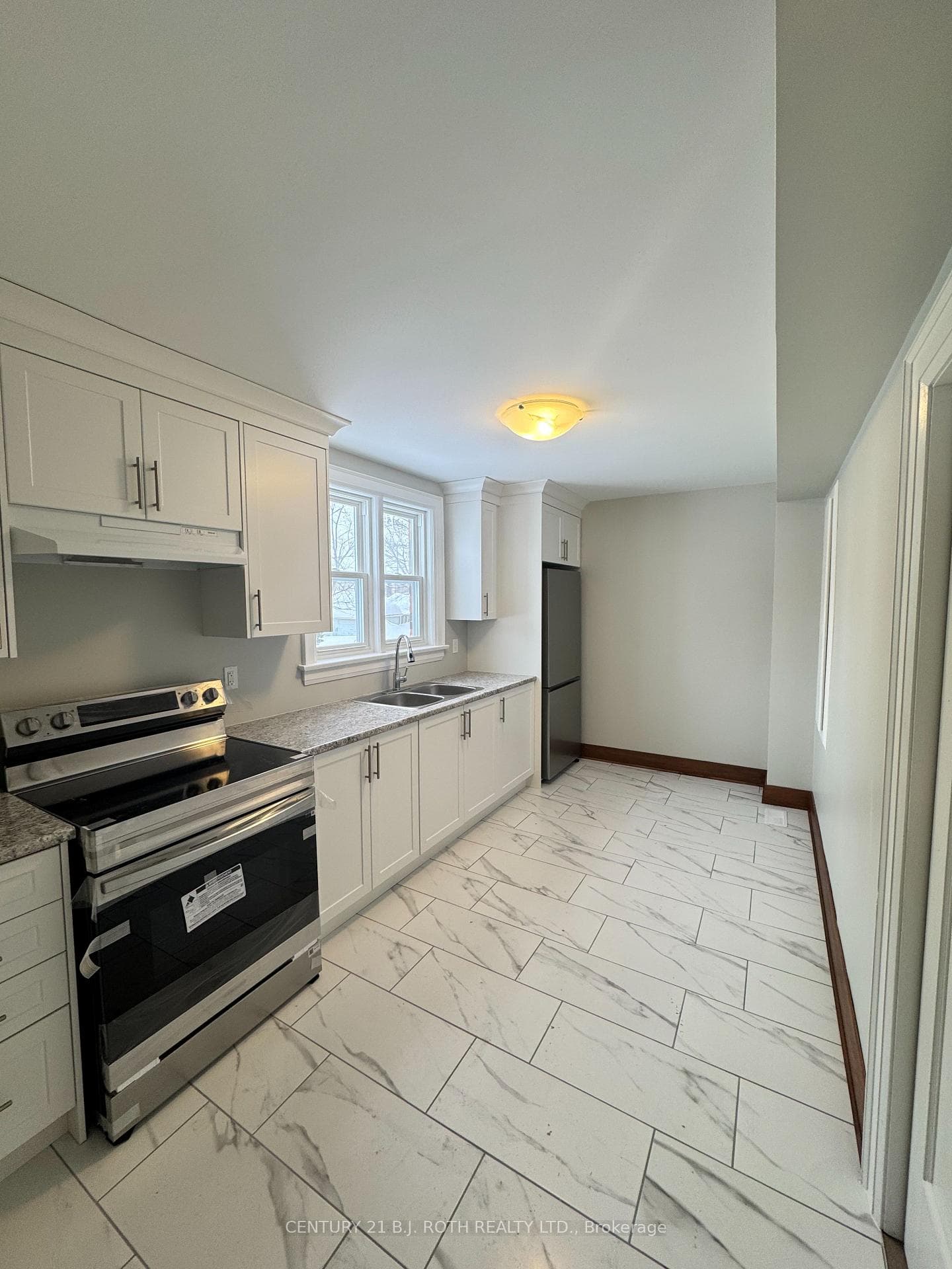 48 Drury Lane photo 9
