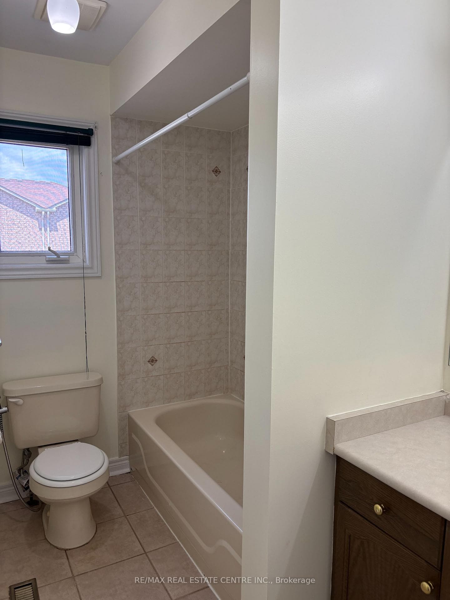799 Ledbury Crescent photo 21