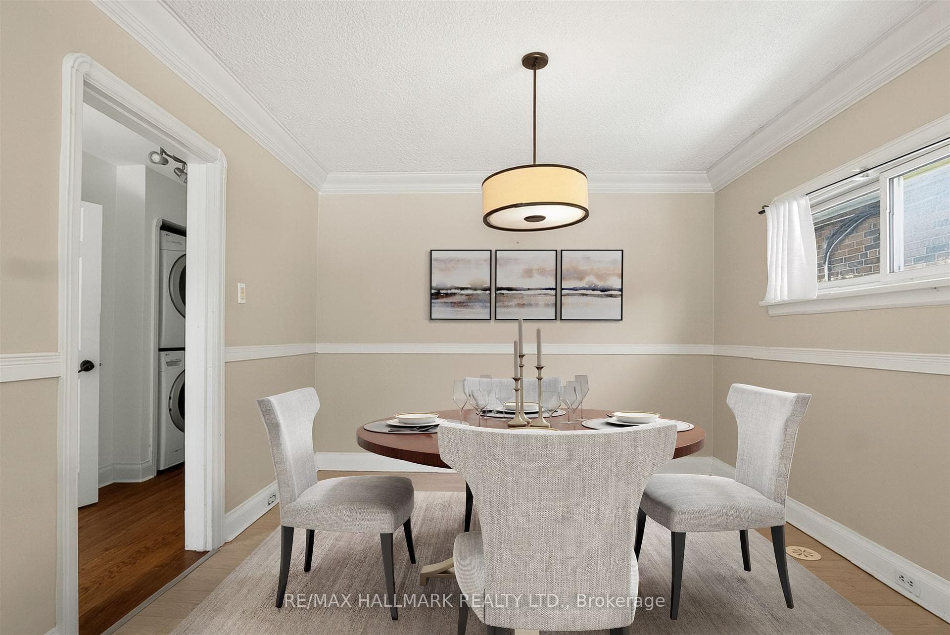 Staged Dining