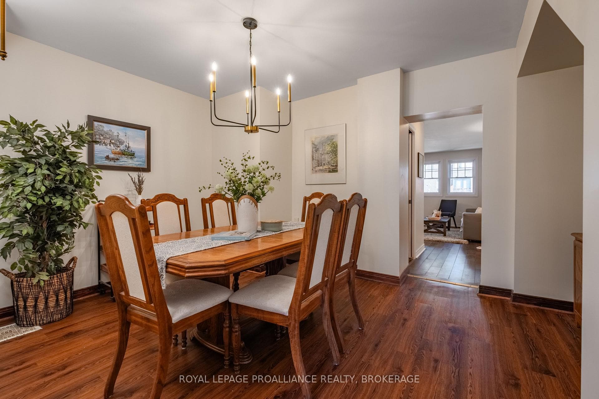 133 Stephen Street photo 8