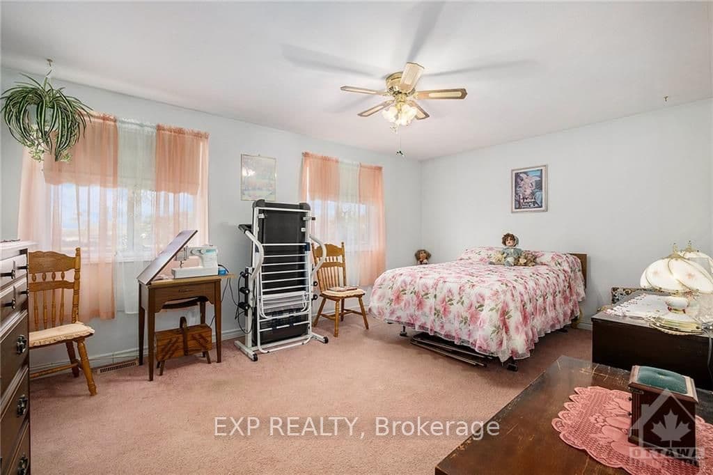 53 KING Street photo 11