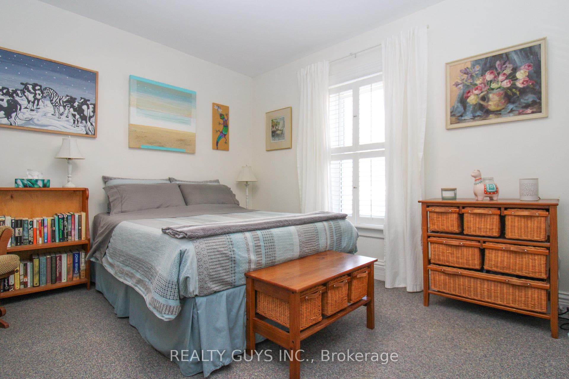 Large Master Upstairs with walk-in closet
