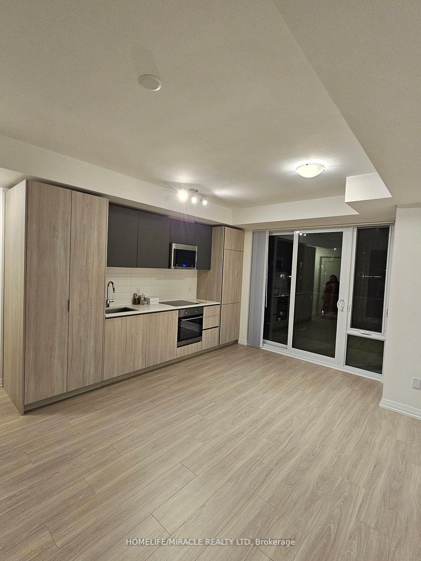 28 Widmer Street Unit 3826 photo 9