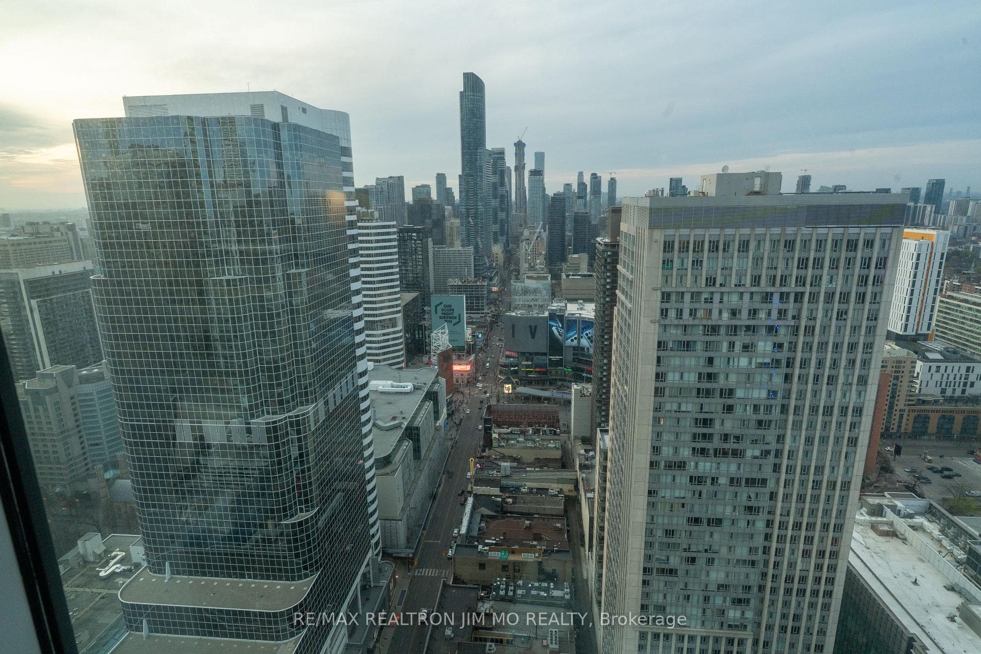 197 Yonge Street Unit 3914 photo 16