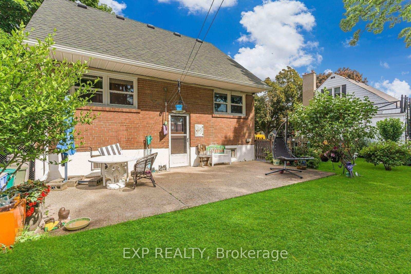 215 Elmwood Crescent photo 10