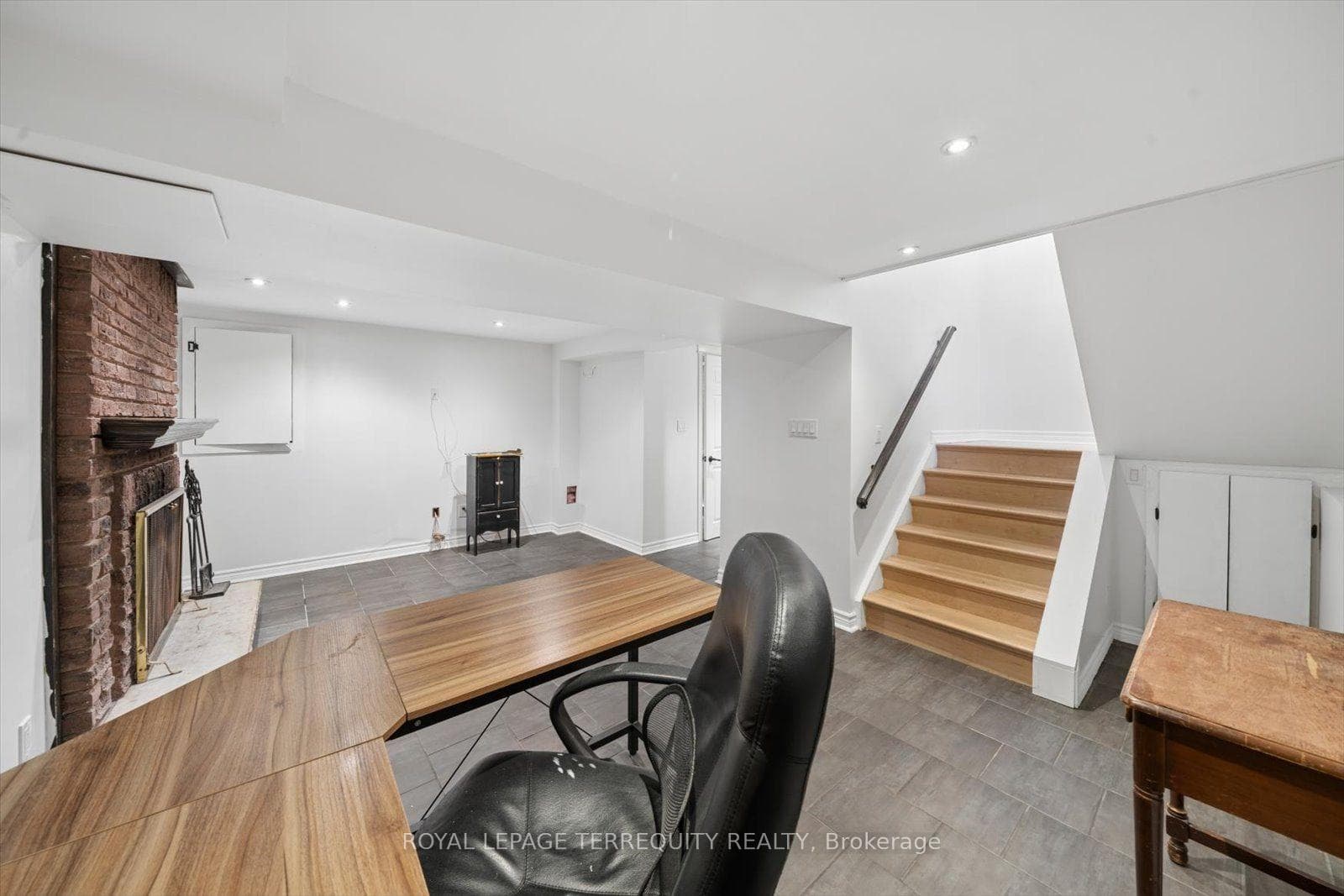 1825 Hyde Mill Crescent photo 39
