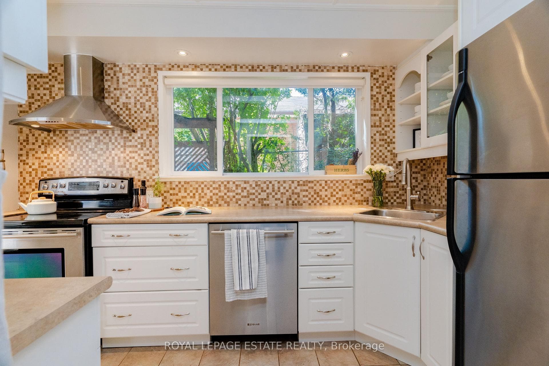loads of counter space