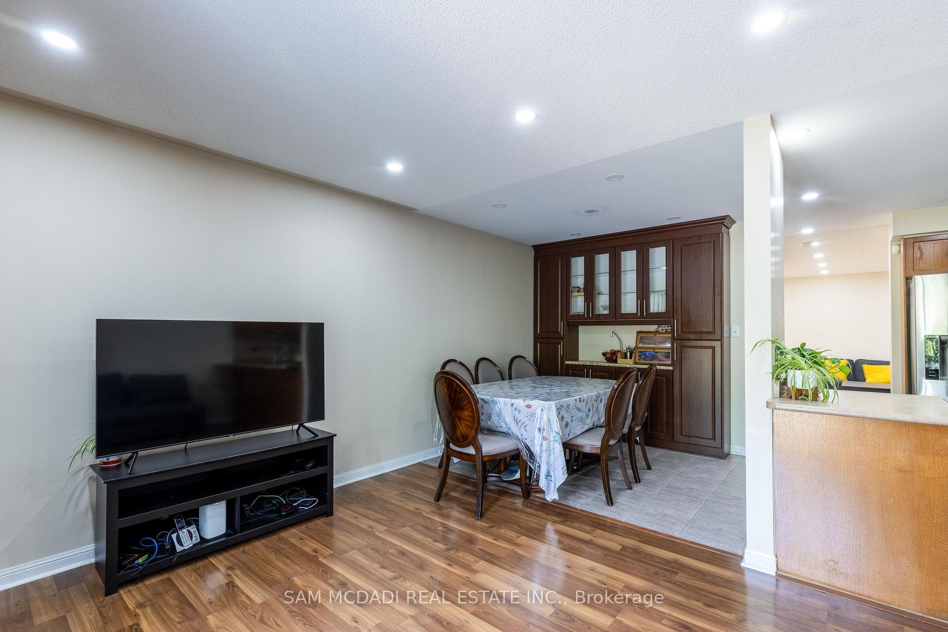 1421 Spring Garden Court photo 12
