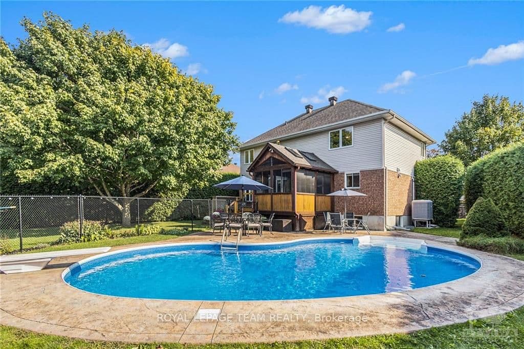863 GIANT CEDARS Crescent photo 22