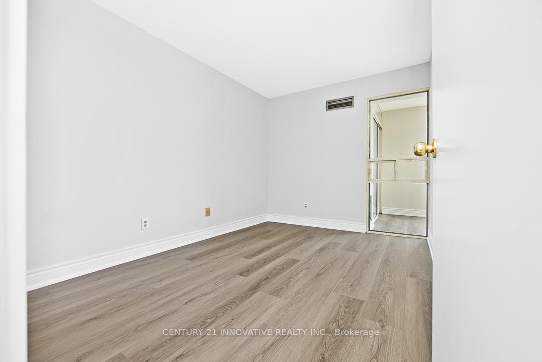 2466 Eglinton Avenue Unit 1404 photo 15