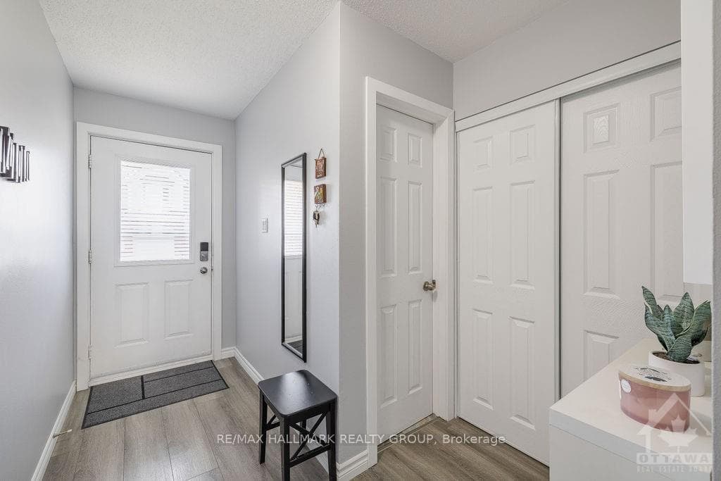 513 SIDNEY Drive photo 2