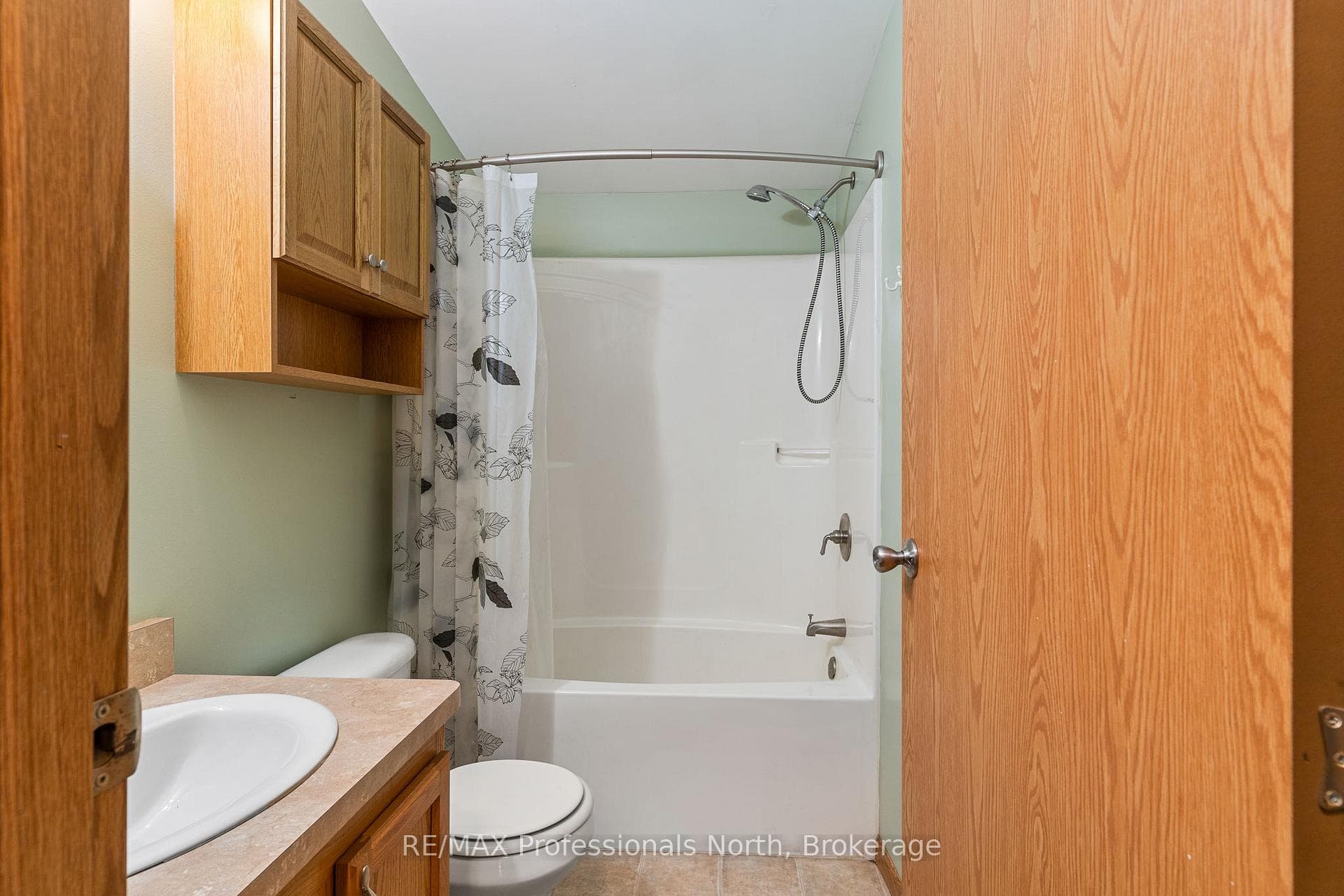 Main bathroom- 4 pc