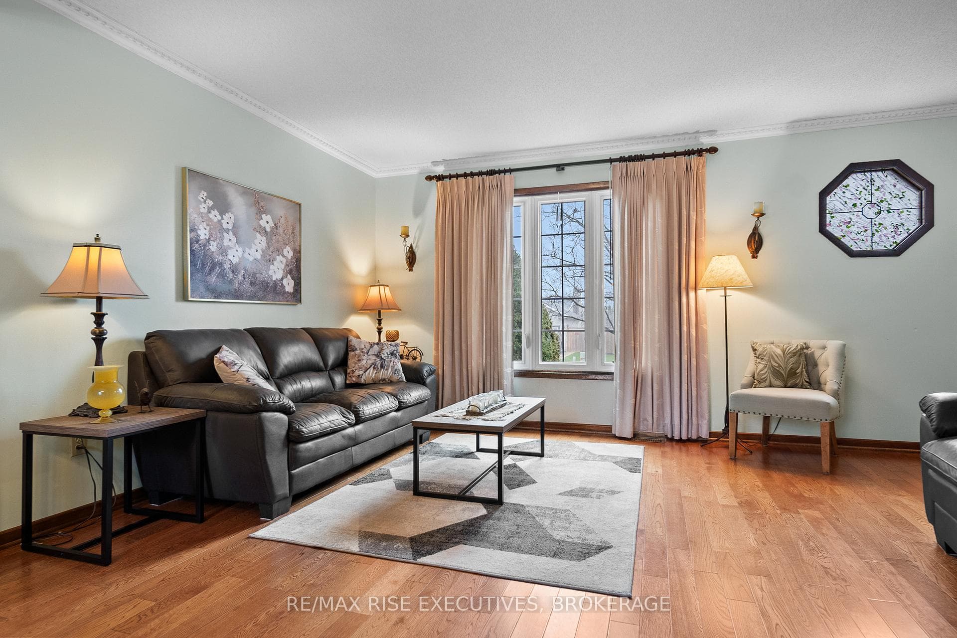 127 Nicholson Crescent photo 8