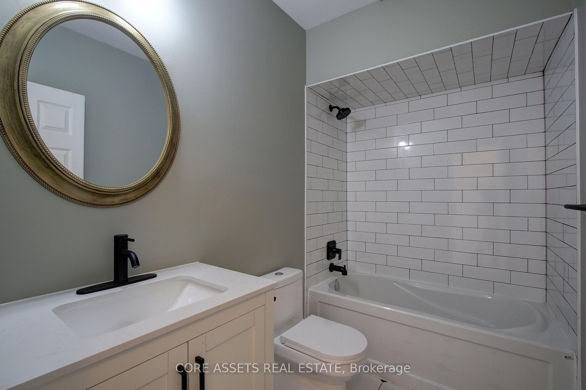 58 Beaconsfield Avenue Unit Main photo 7