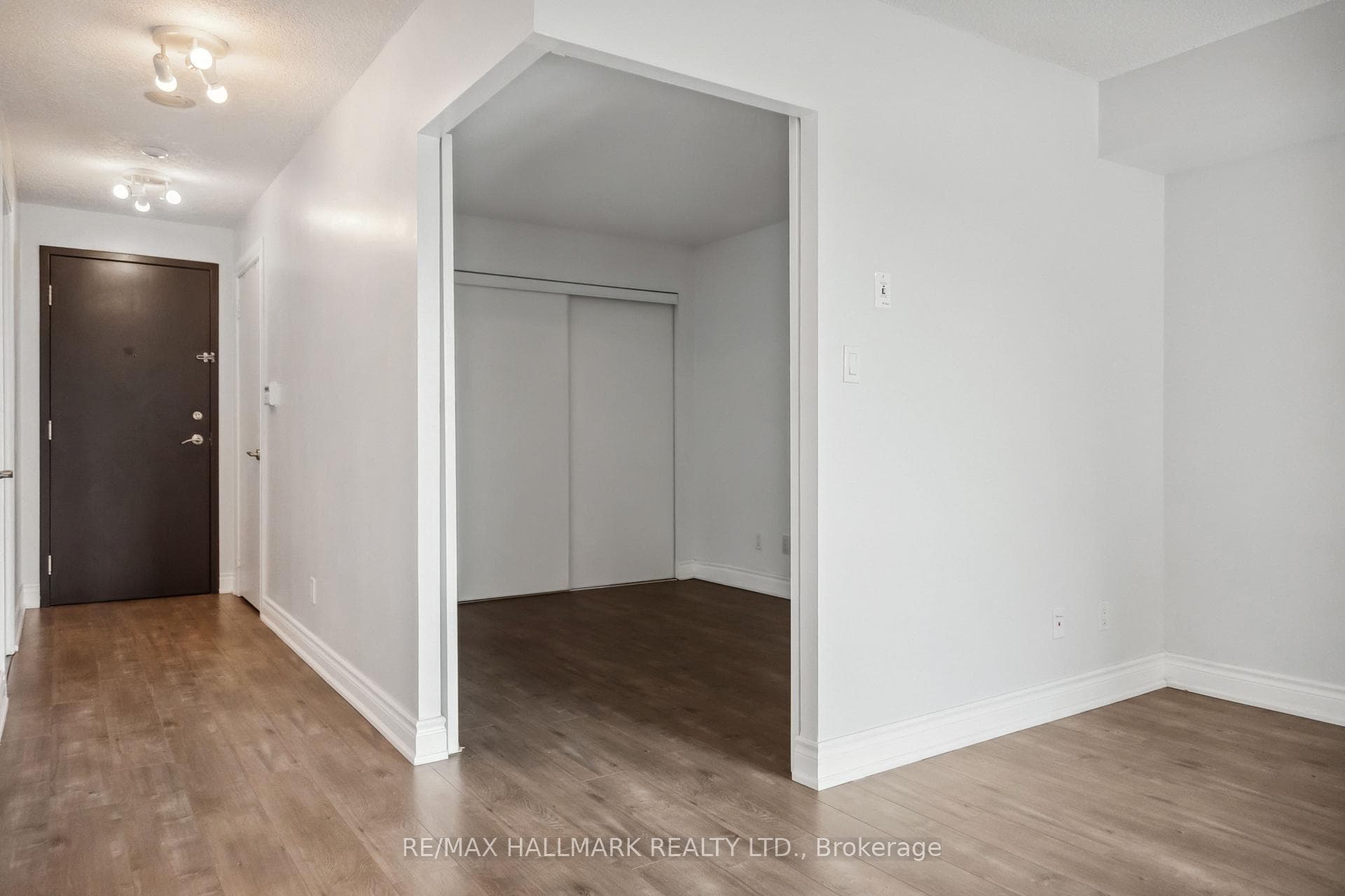 410 Queens Quay Unit 919 photo 16