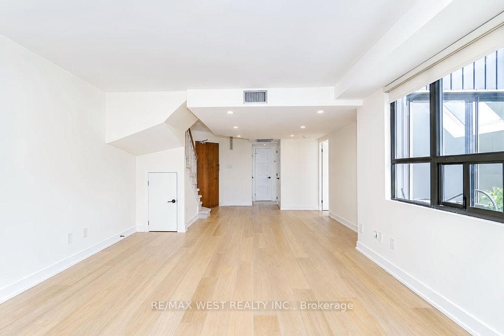 19 Dundonald Street Unit 404 photo 5