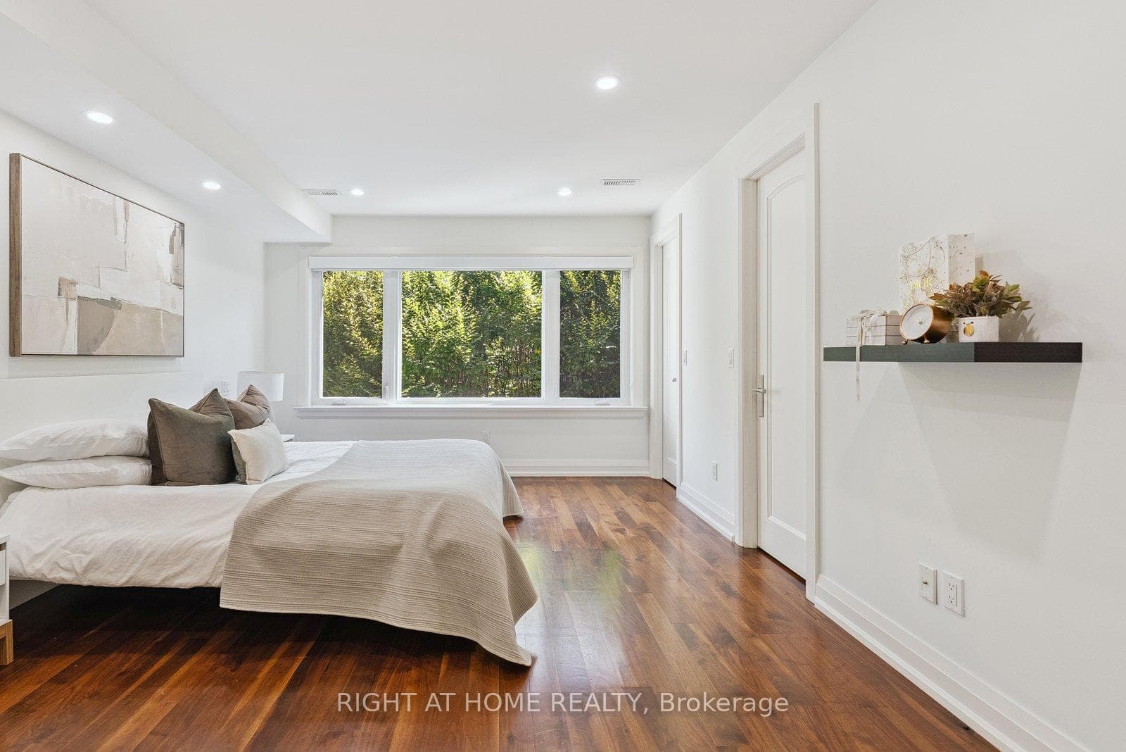 265 Ontario Street photo 25