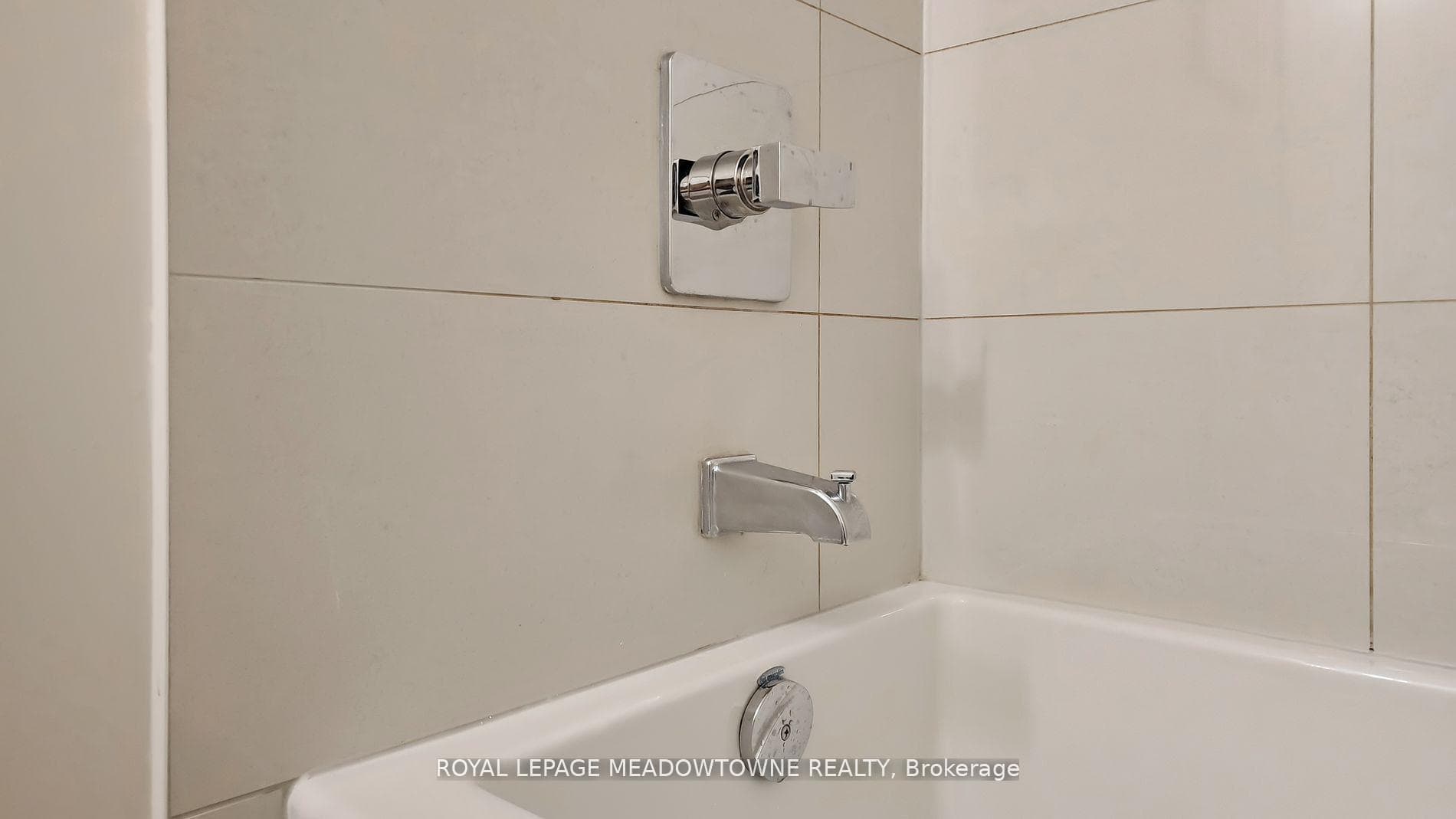 9085 Jane Street Unit 208 photo 36