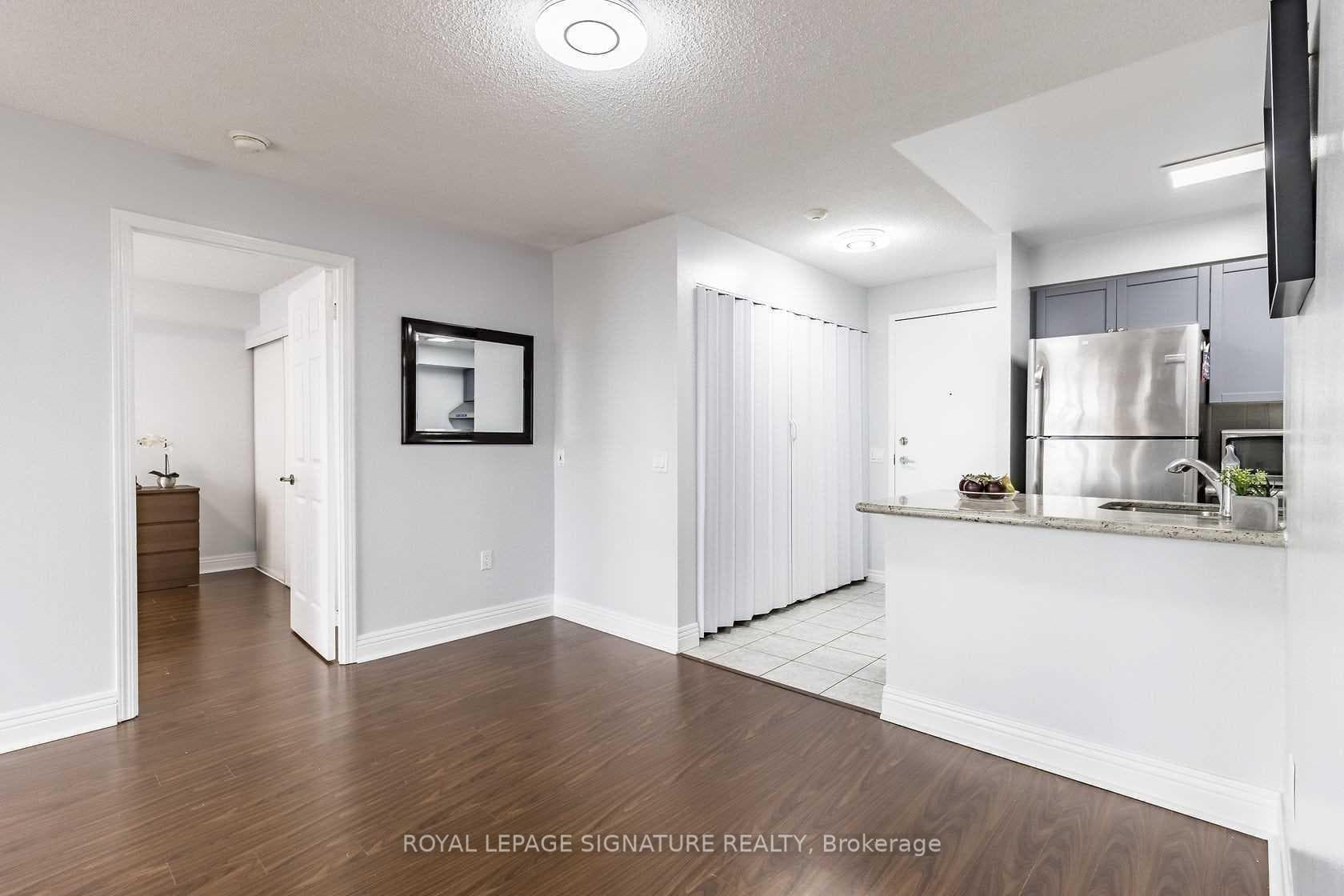 55 Strathaven Drive Unit 515 photo 8