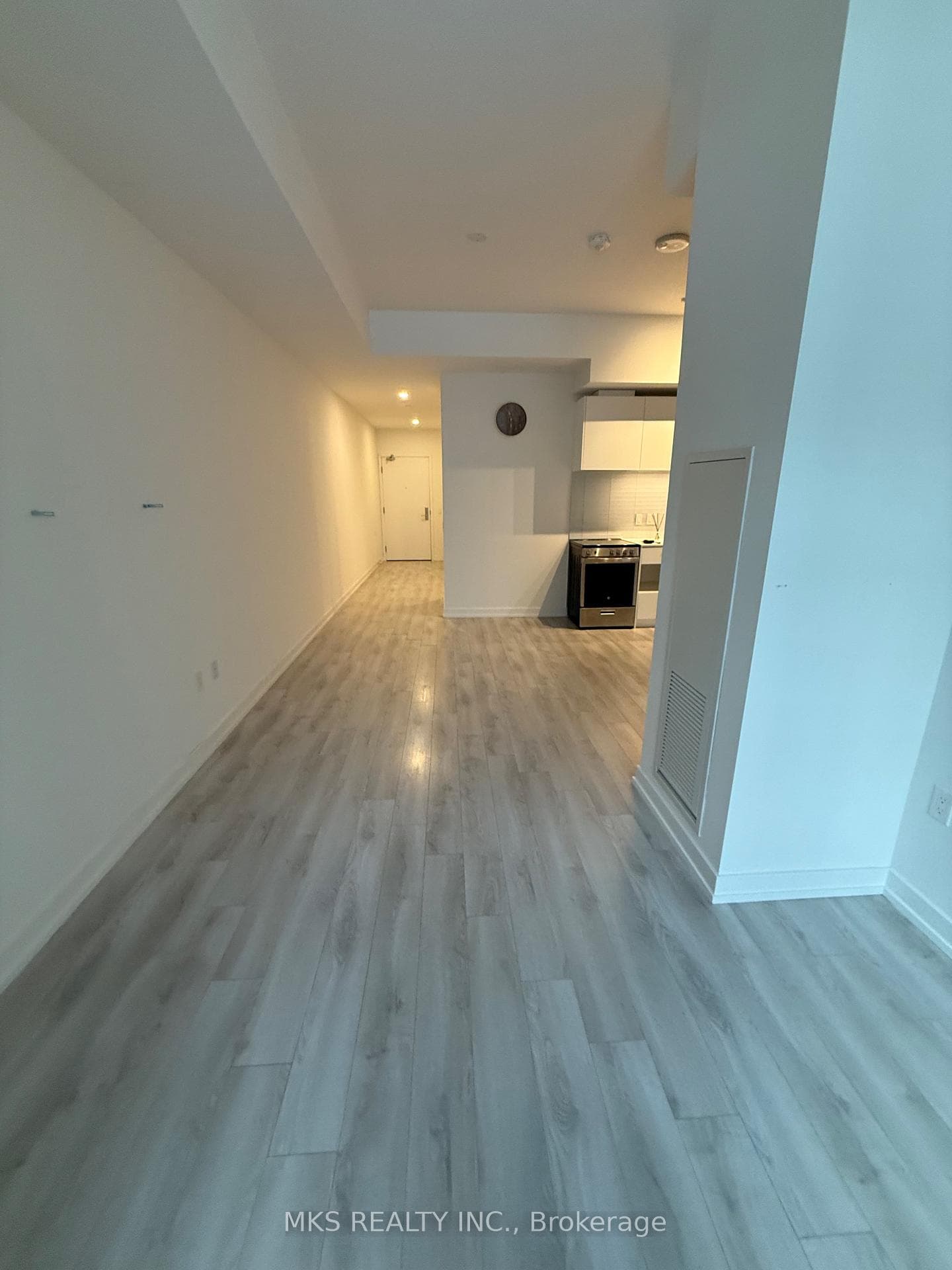 33 Helendale Avenue Unit 411 photo 17