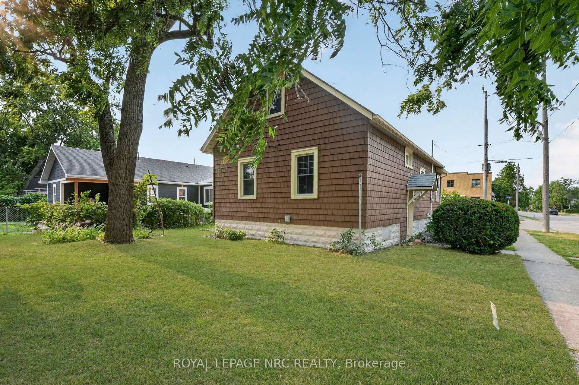 301 Dufferin Street photo 39