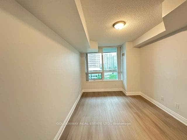 25 Greenview Avenue Unit 823 photo 10