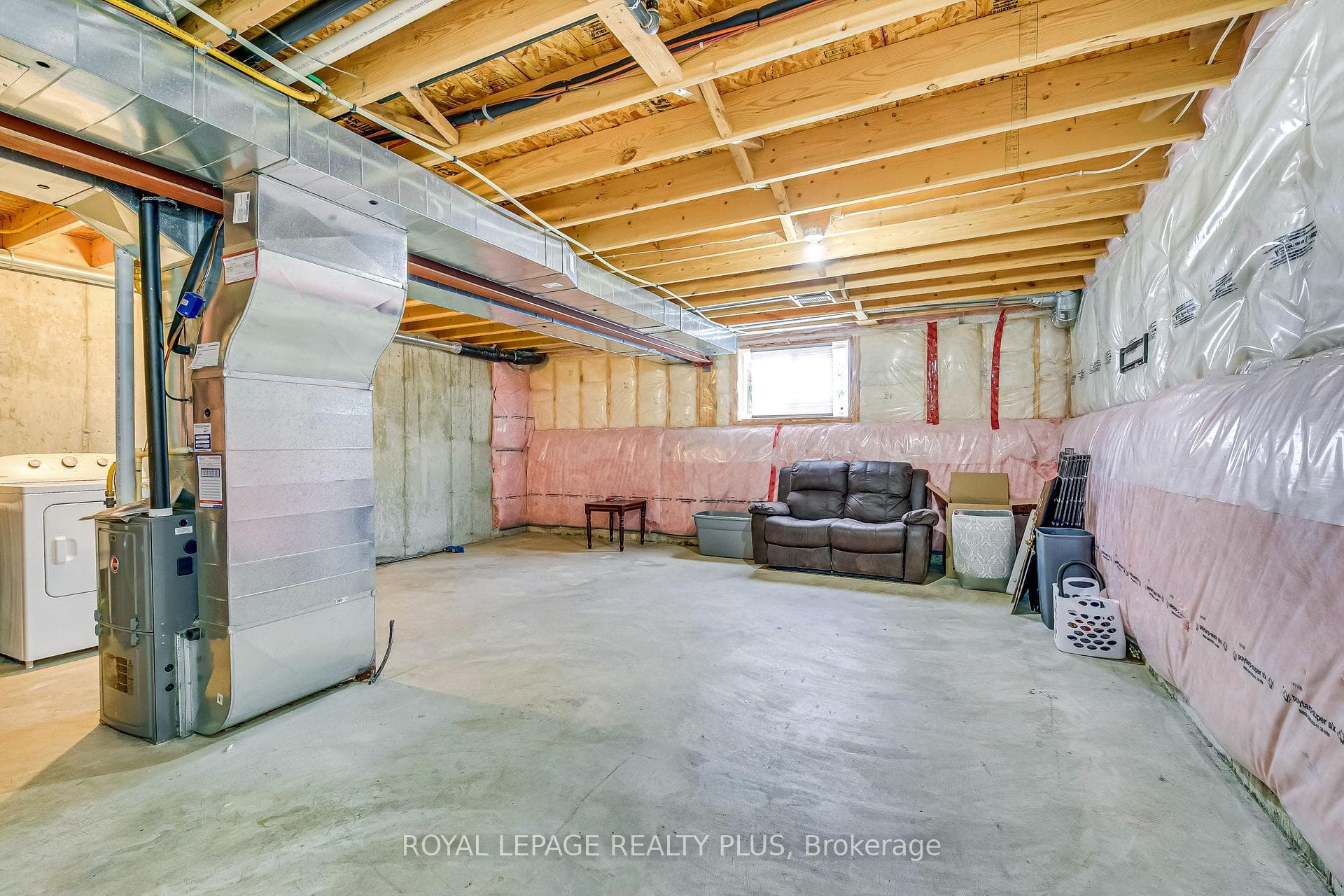 95 Charleswood Crescent photo 36