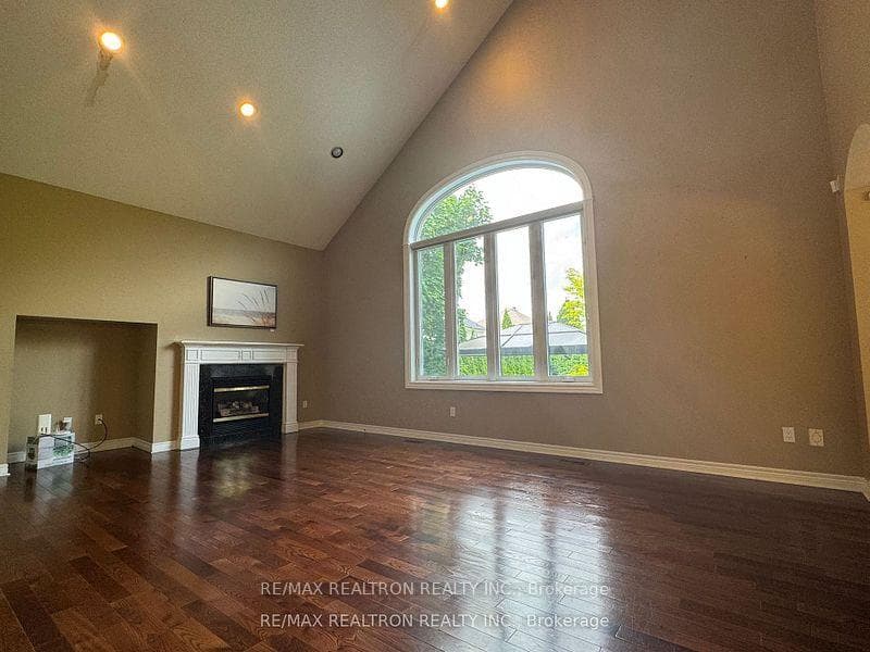 21 Goldring Crescent photo 6
