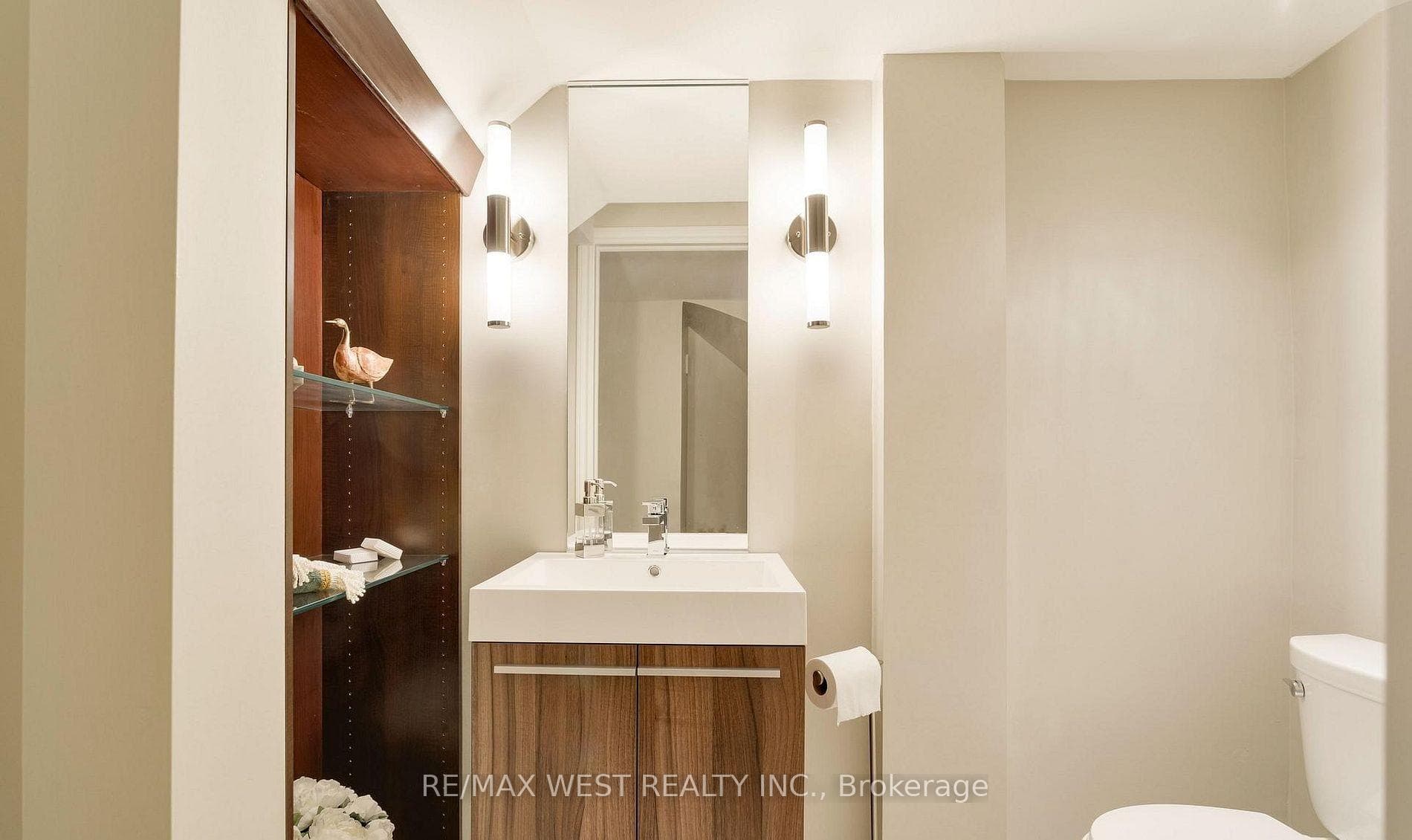 Basement Extra 2 piece convenient washroom