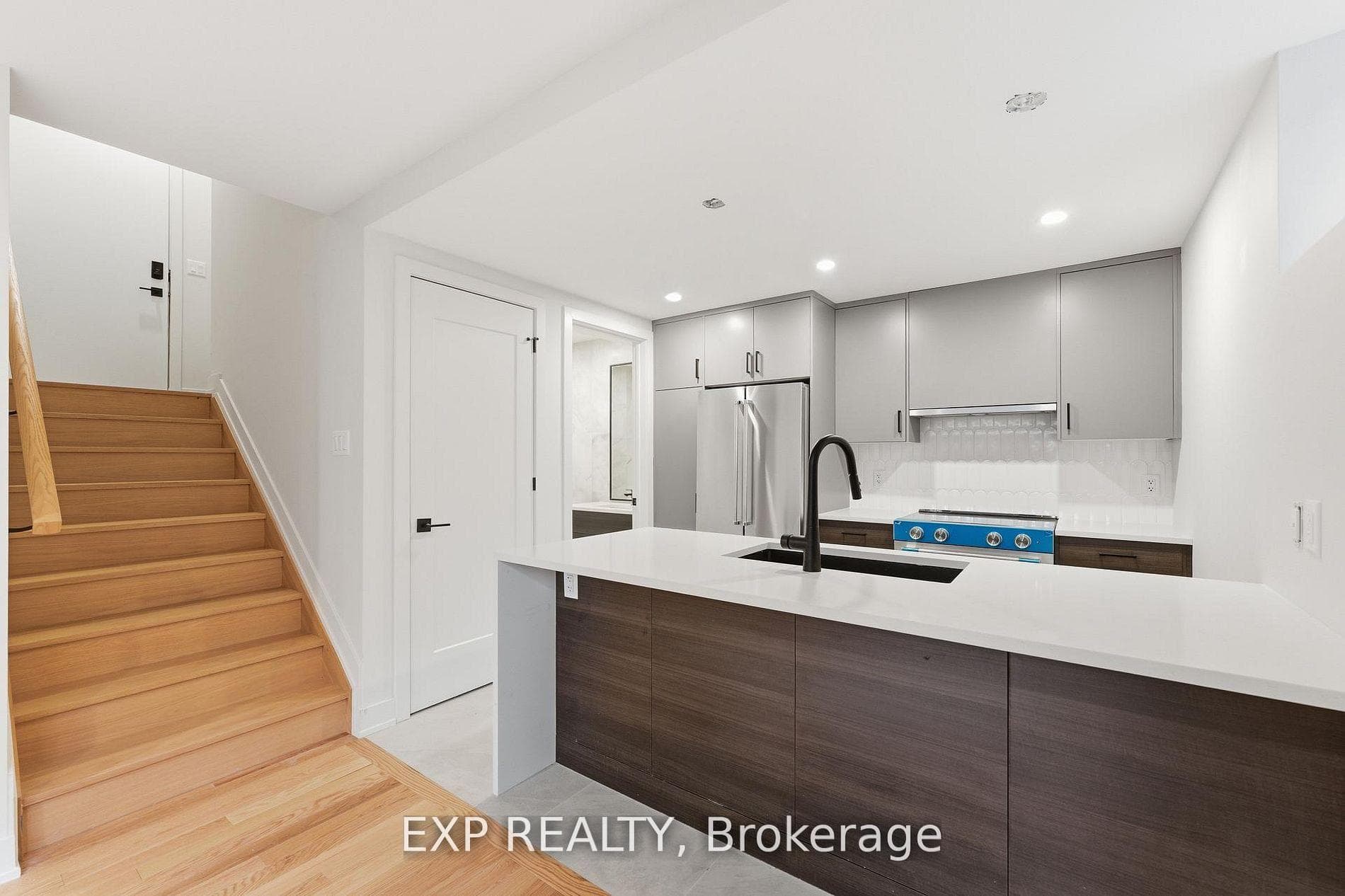 512 Roosevelt Avenue Unit A2 photo 3