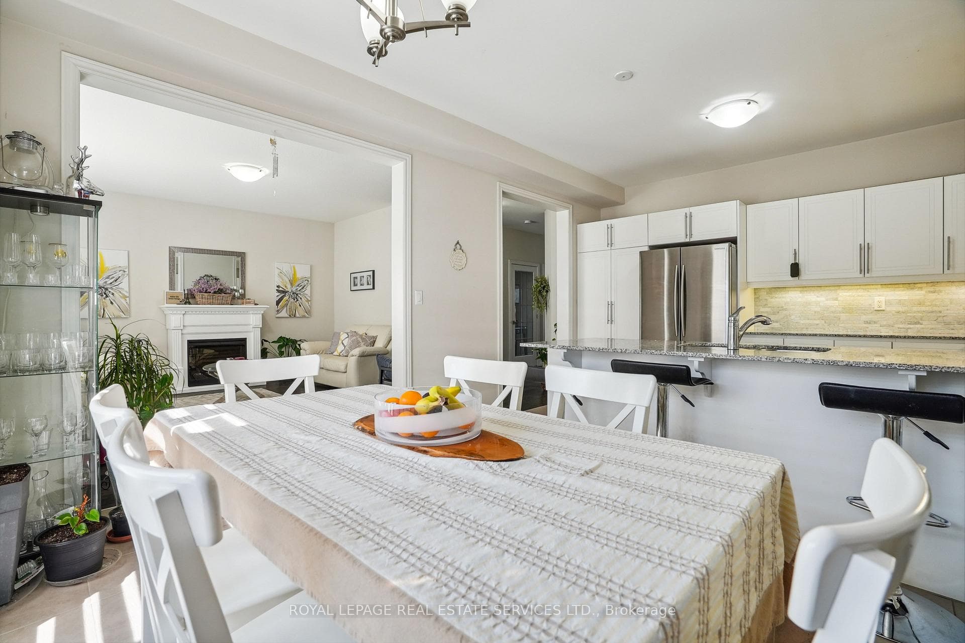 84 CHAMOMILE Drive Unit Uppper photo 32