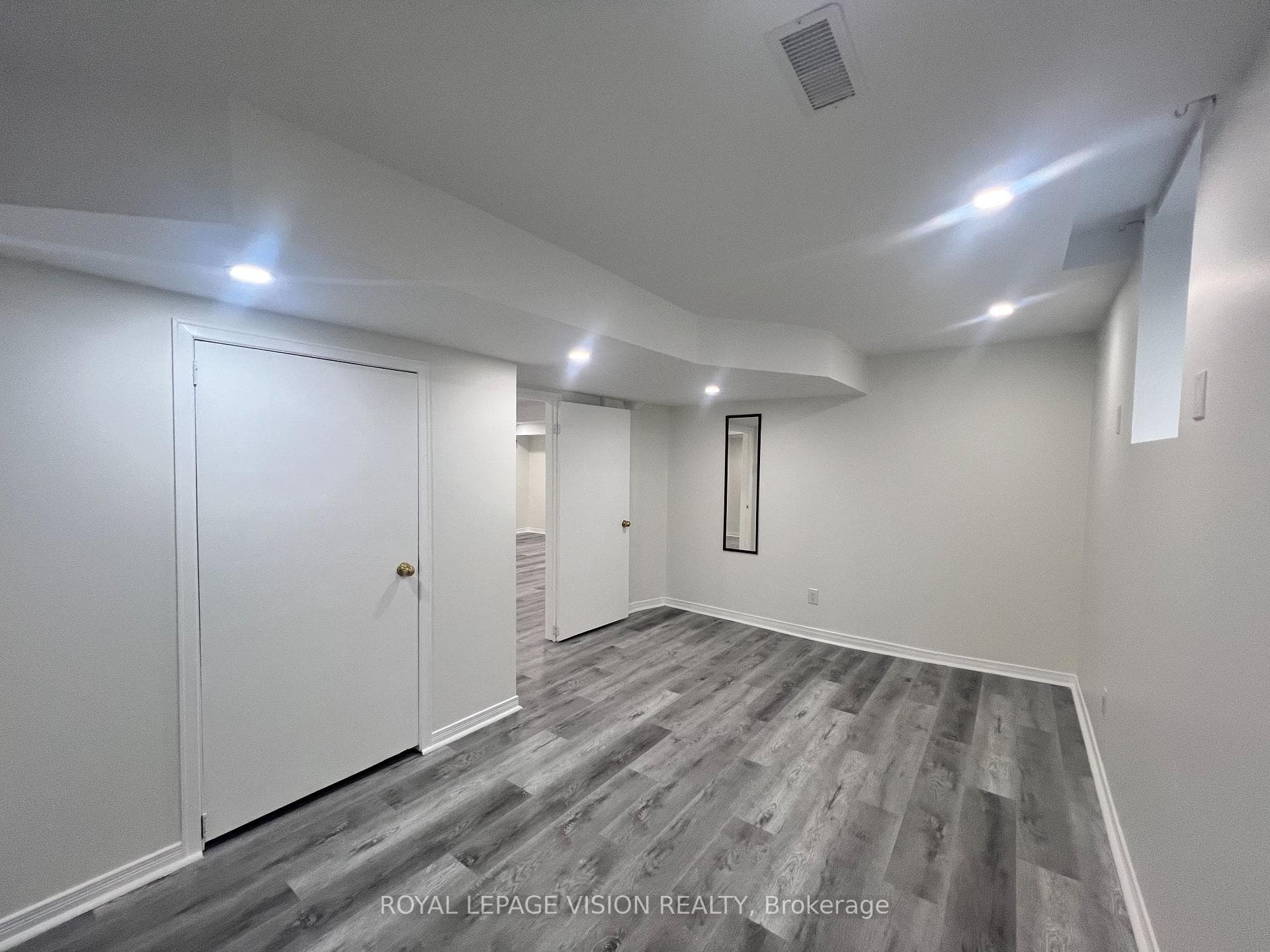 263 Wright Crescent Unit Basement photo 17