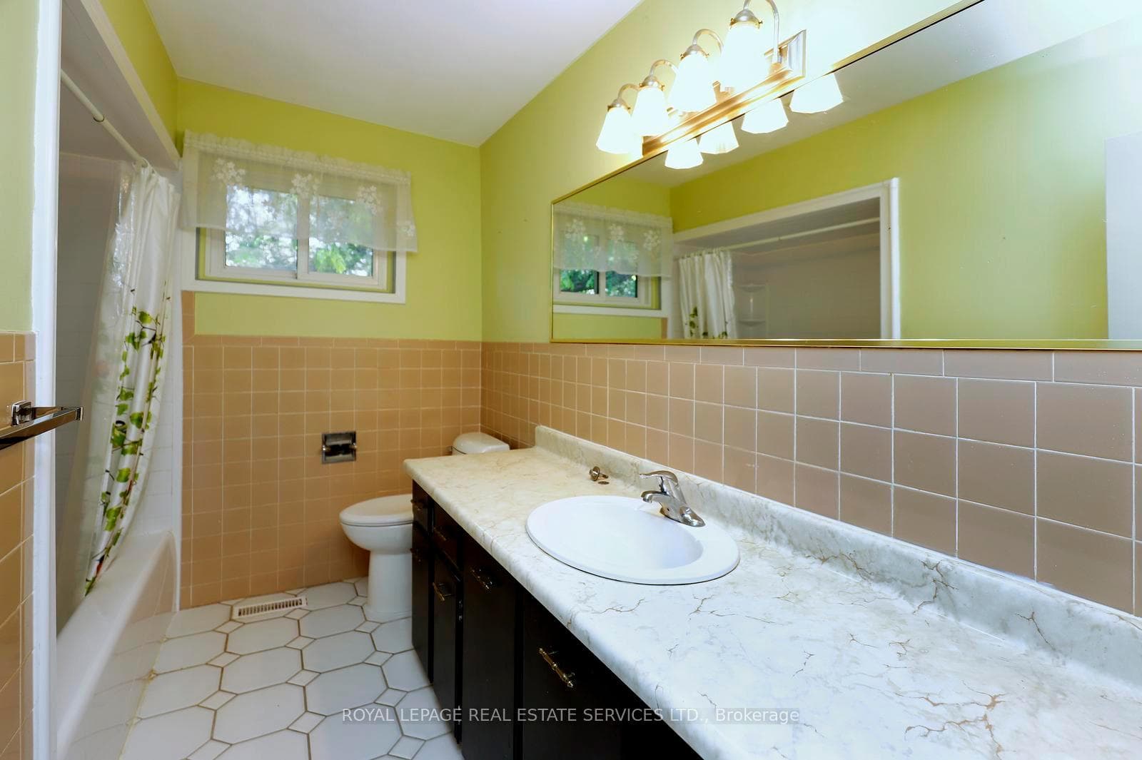 1492 Hillgrove Road photo 36