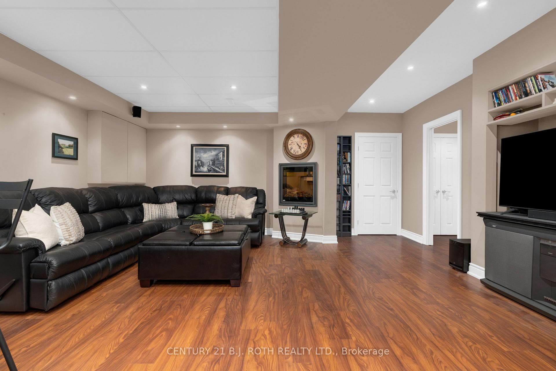 360 Codrington Street photo 38