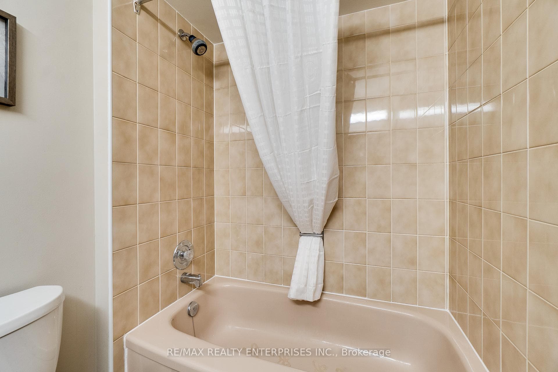 6 Kingfisher Court photo 29
