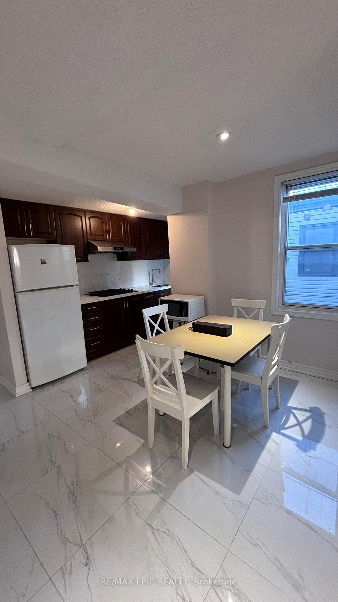 143 Markham Street Unit 2nd floor photo 2