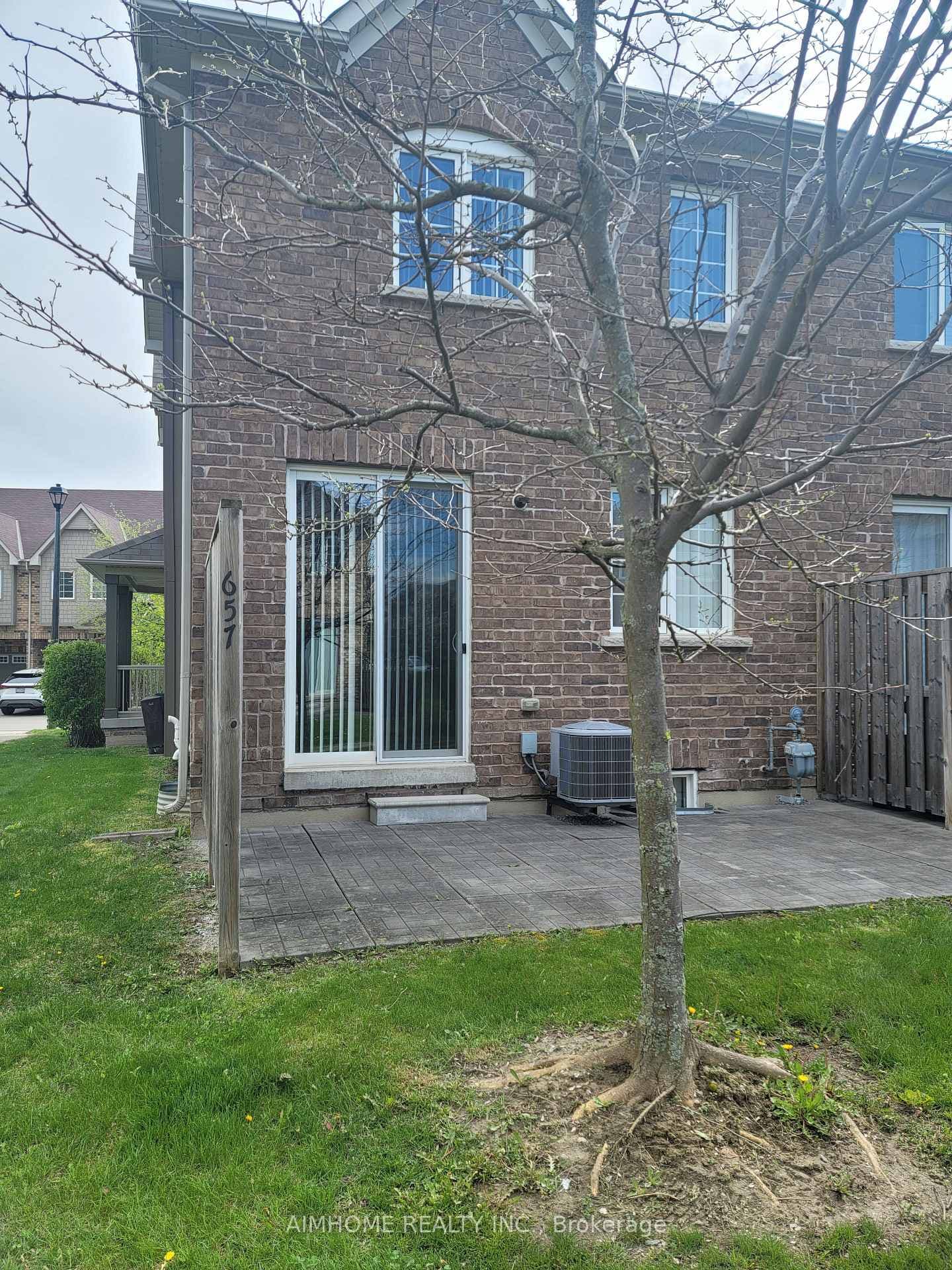 657 Wendy Culbert Crescent photo 19