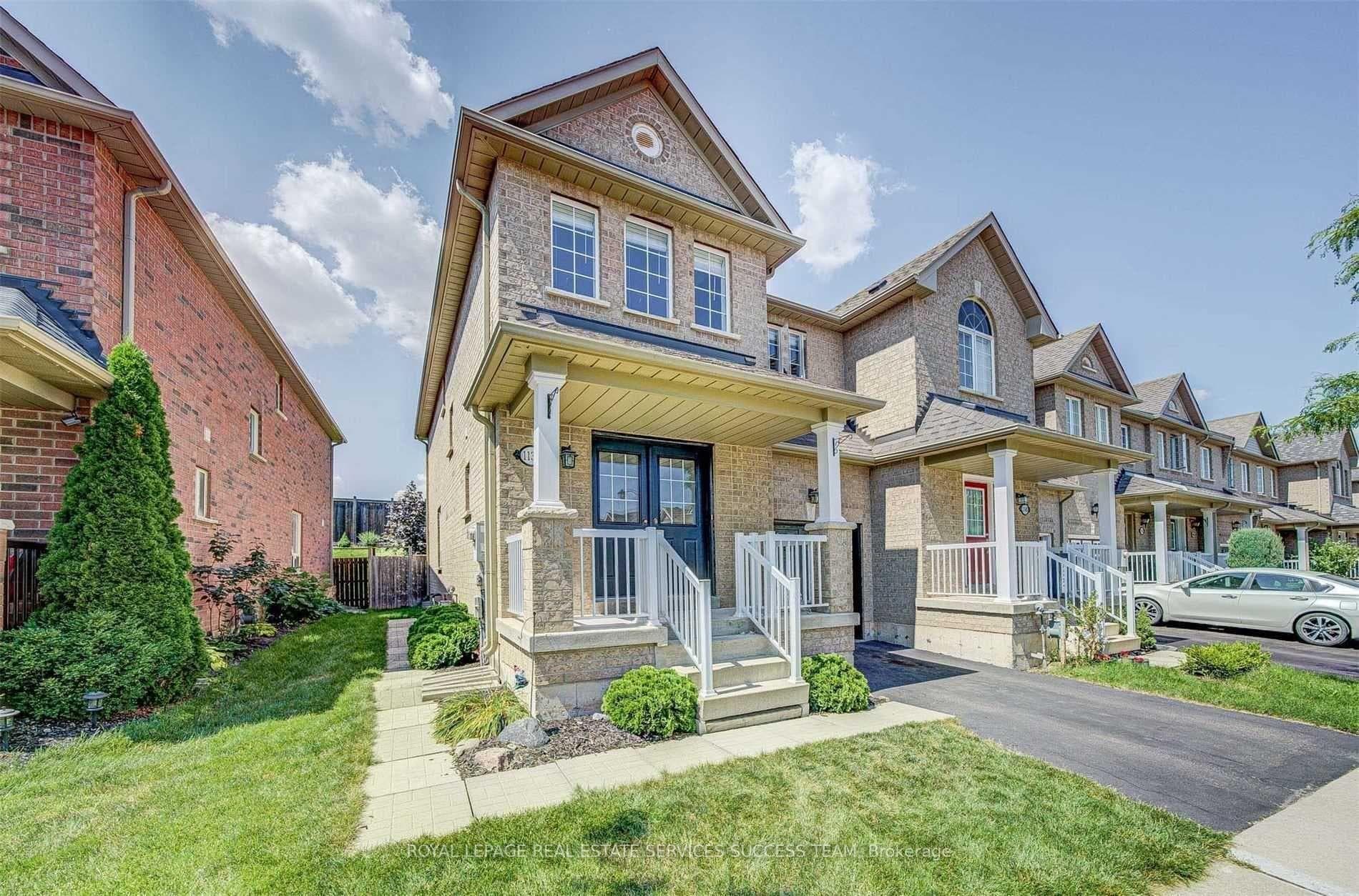 1138 Bonin Crescent photo 3